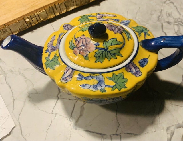 Teapot hand painted collectable Chelsea art pottery large - photo 2