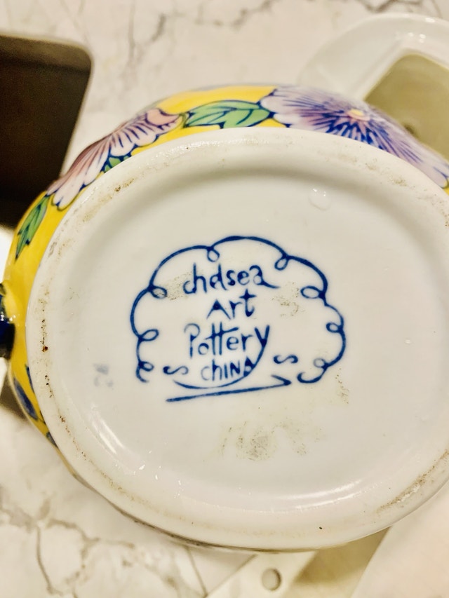 Teapot hand painted collectable Chelsea art pottery large - photo 4
