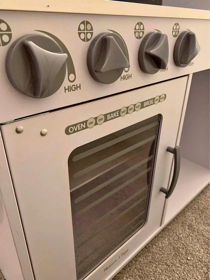 Melissa & Doug Wooden Kitchen