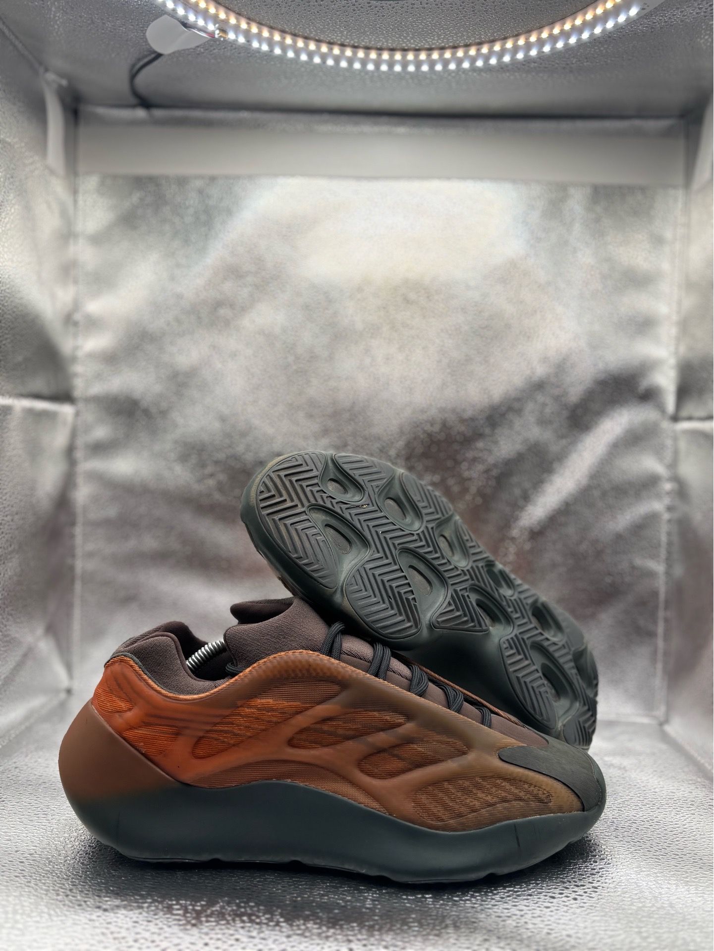 Adidas Yeezy 700 v3 Copper Fade - Size 10 Men's