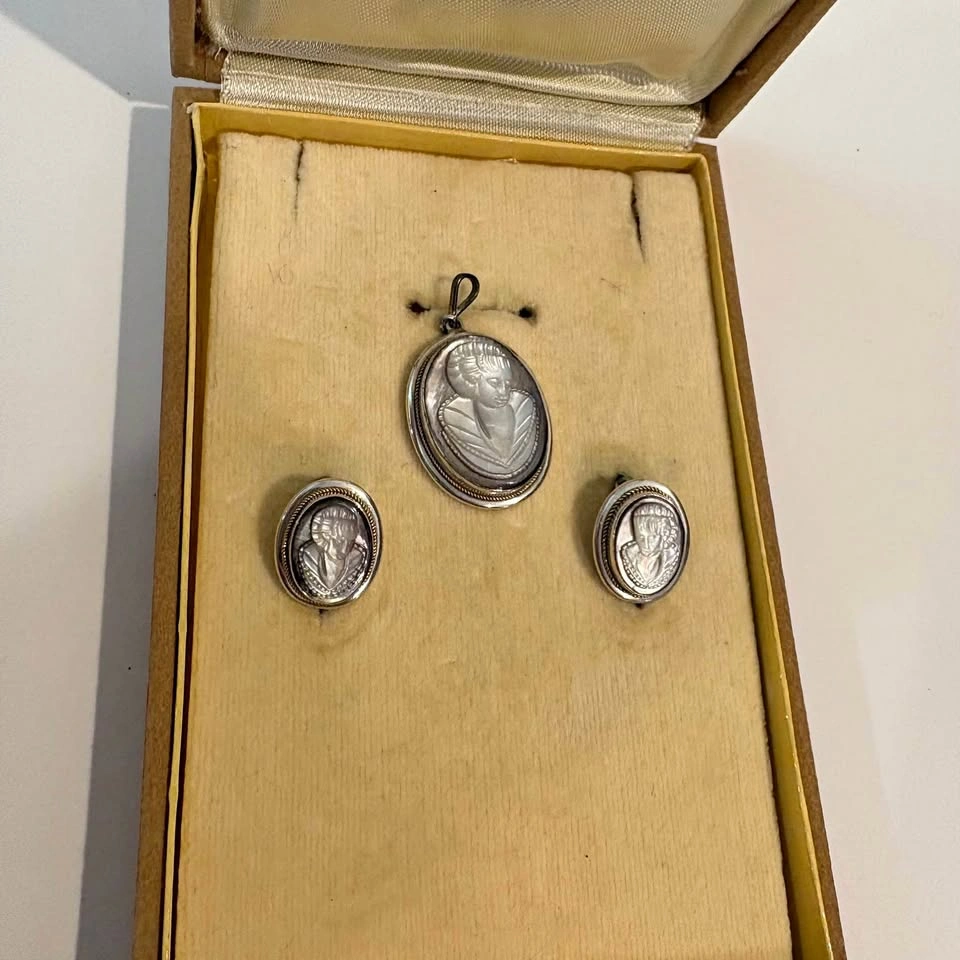 Vintage Cameo Set Sterling Silver Screw Earrings & Pendant - Ita