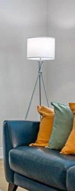 Tripod lamp silver base