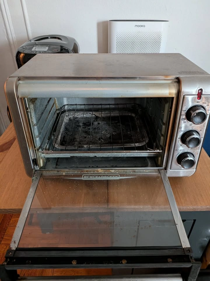 Black and Decker Toaster Oven [GF] - photo 2