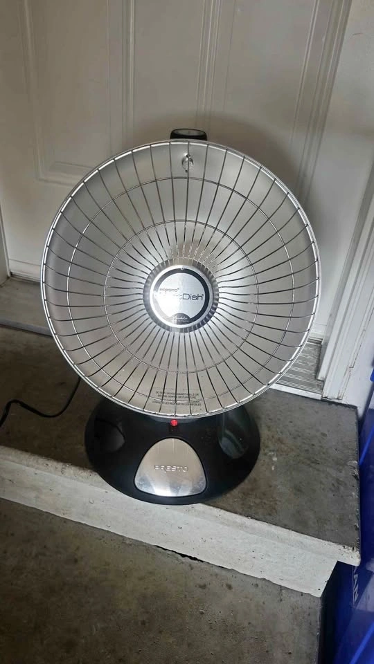 Presto HeatDish Plus Parabolic Electric Heater