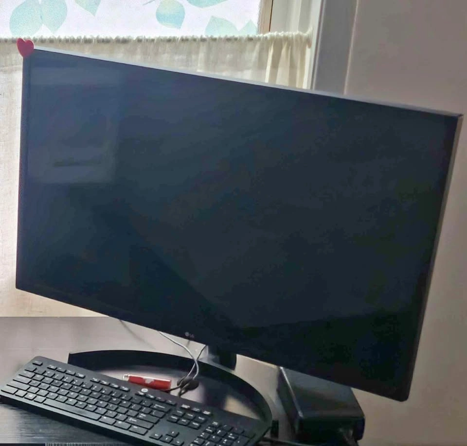 LG 32" Full HD IPS Monitor