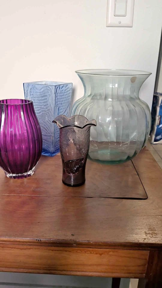 4 assorted vases