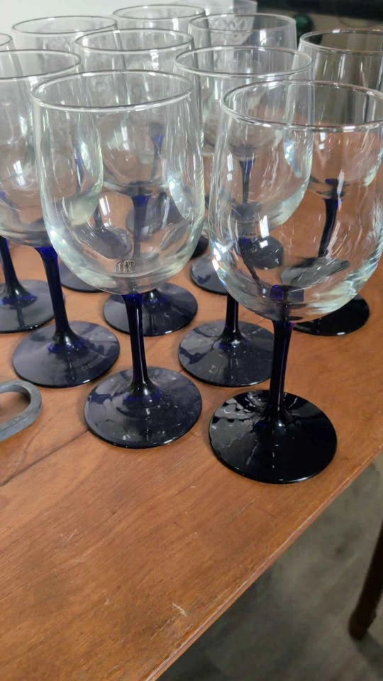 Dark blue stem wine glasses - photo 2