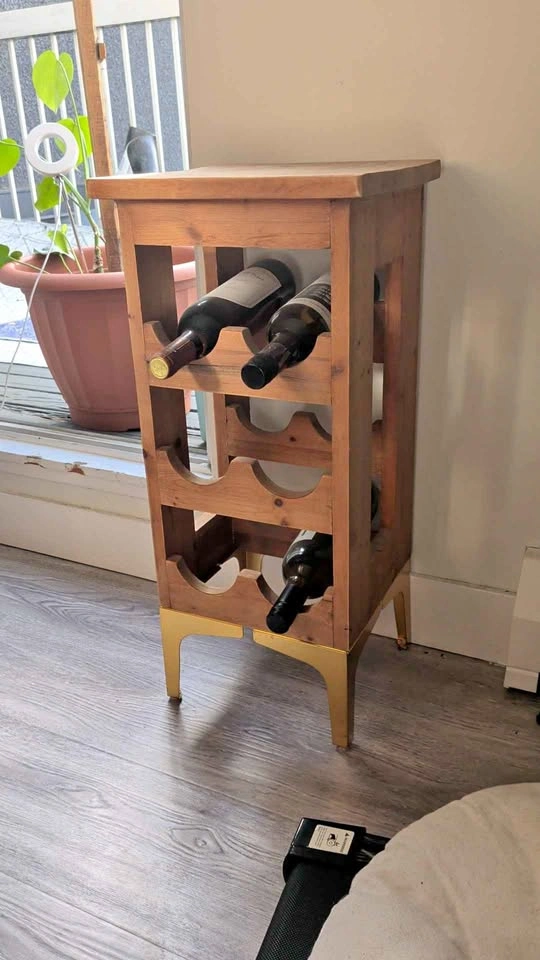 Small six bottle wine rack. Wood with Gold legs