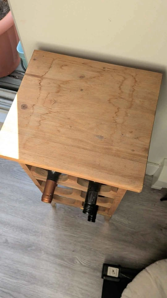Small six bottle wine rack. Wood with Gold legs - photo 2