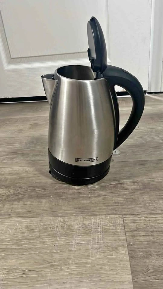 BLACK AND DECKER electric Kettle