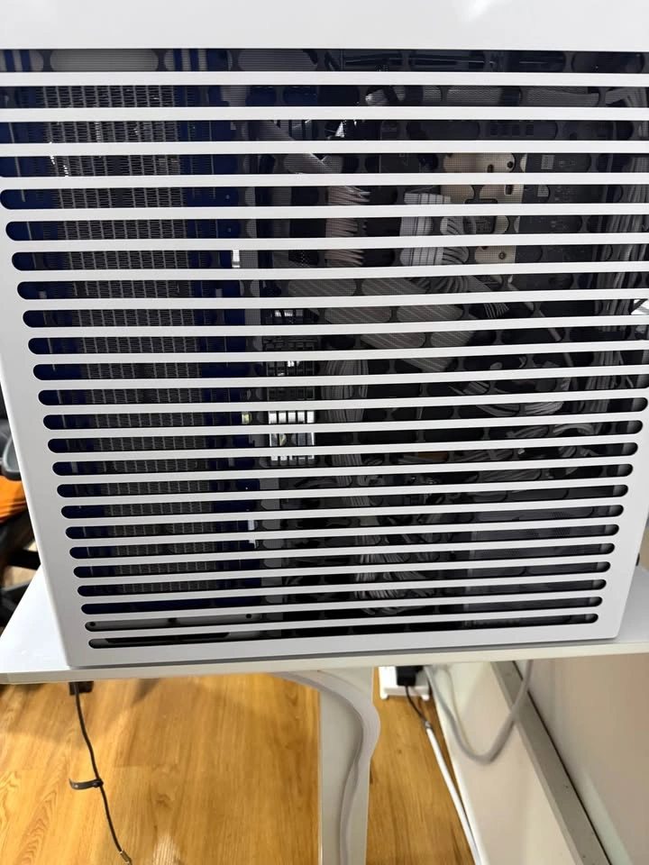 PLEASE READ White Custom Gaming PC - photo 2
