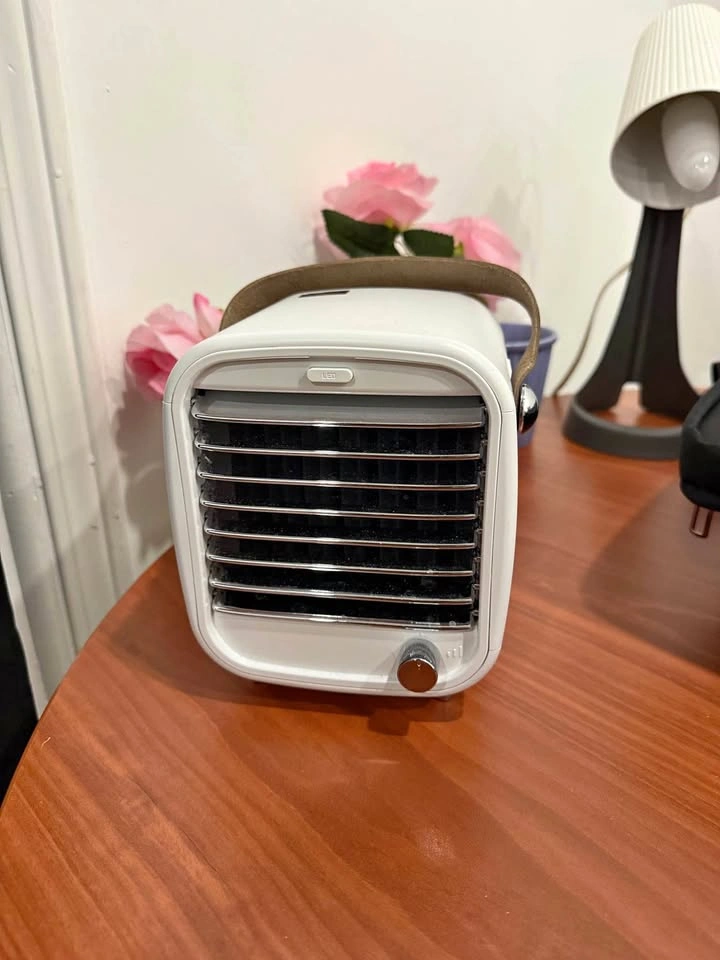 Portable Mini Air Cooler / Desk Cooling Fan (Like New)