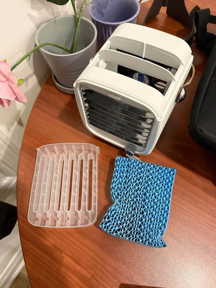 Portable Mini Air Cooler / Desk Cooling Fan (Like New) - photo 3