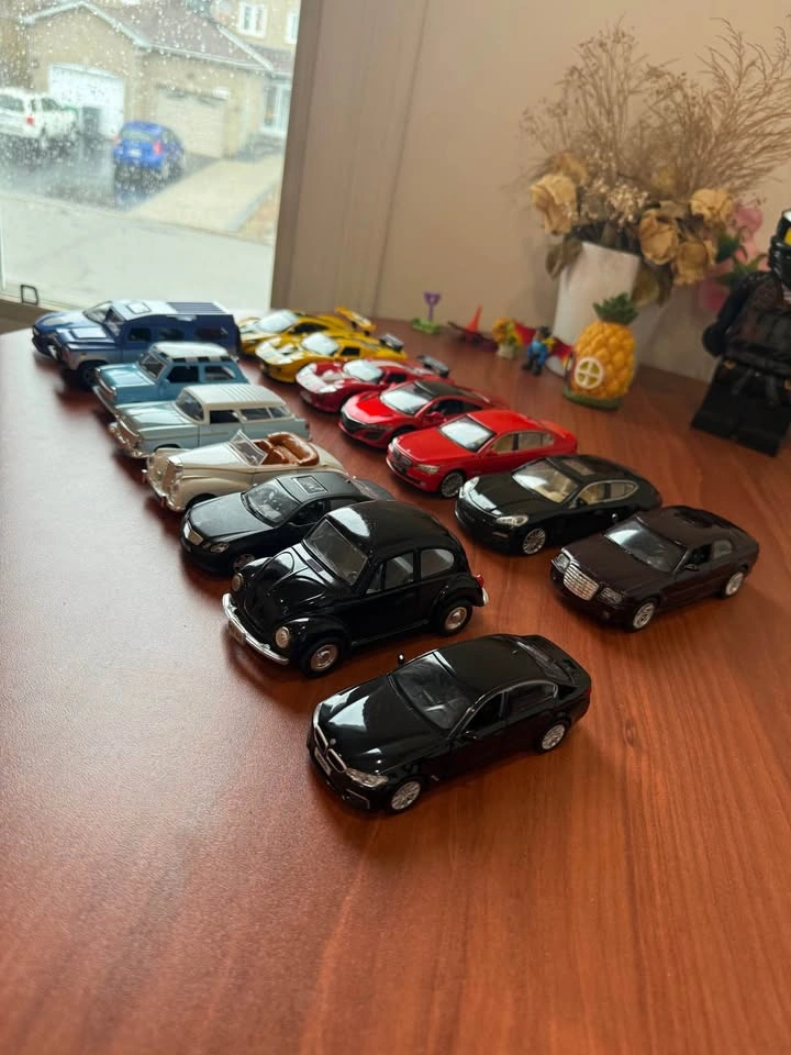 Lot of 15 1/32 and 1/43 scale die cast toy cars - photo 2