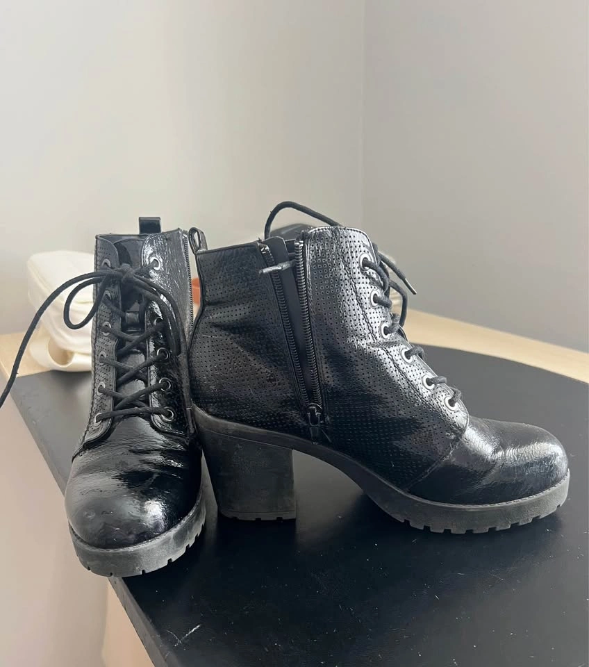 Vegan Leather Shoes - Size 8.5 - photo 2