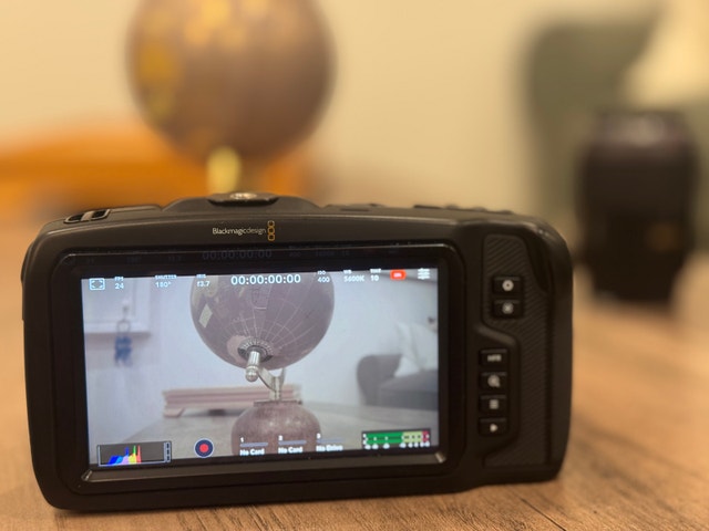 Blackmagic Pocket Cinema Camera 4K + 2x Lumix Lenses - photo 3