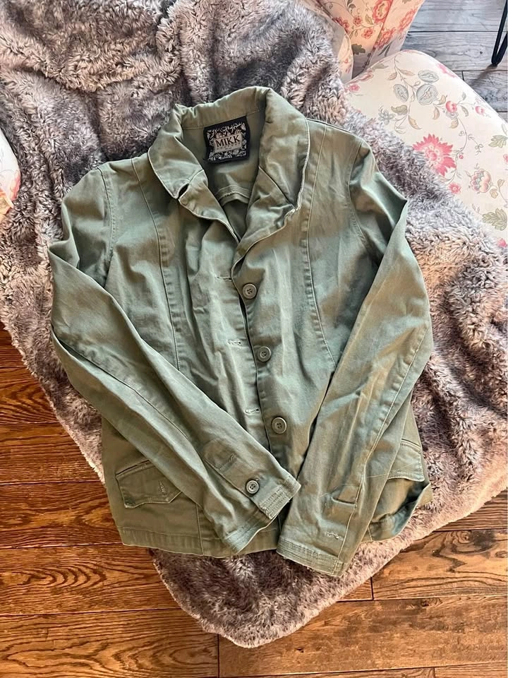 Stylish Mid-Season Jacket