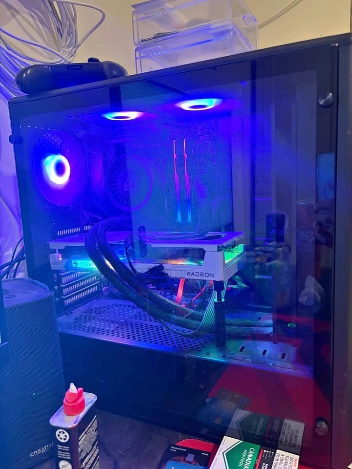 High-End Gaming PC - Ryzen 7 7800X3D / RX 9060 XT 16GB