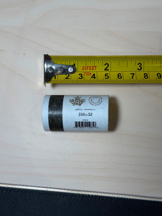2022 Elizabeth Black Toonie Roll (Unopened Mint Roll) - photo 3