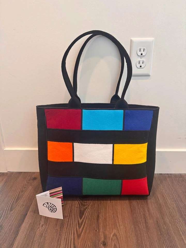 Rayerbag made in Barcelona Spain. Beautiful felt tote with vibra