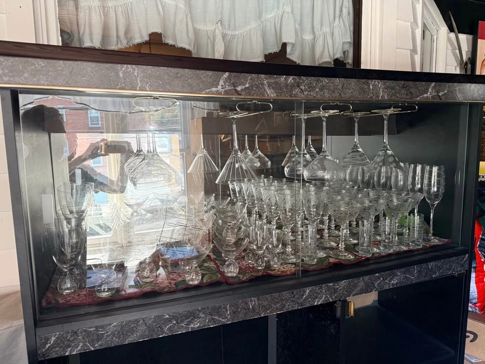 Black Lacquer & Glass Bar Cabinet - photo 4