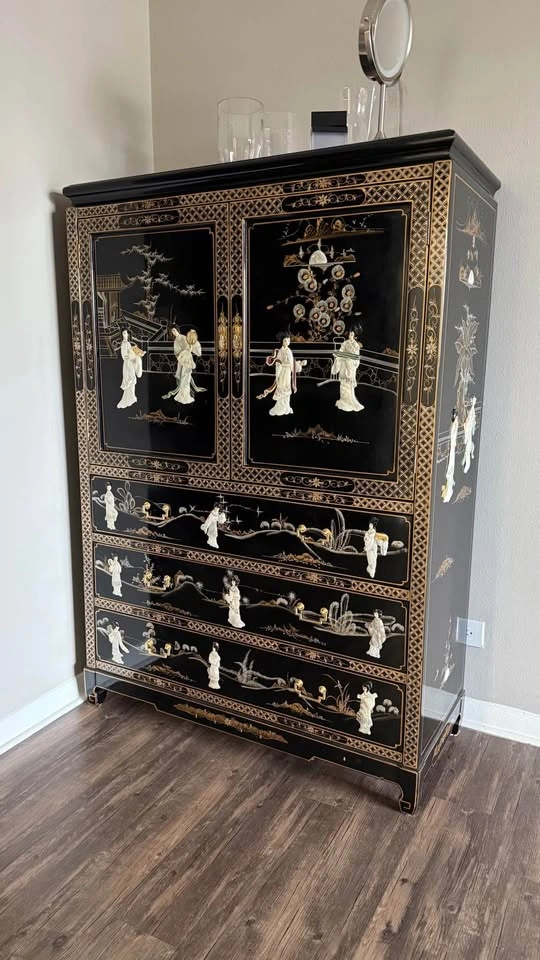 Elegant Asian Lacquer Cabinet with Mother-of-Pearl Inlay - photo 2