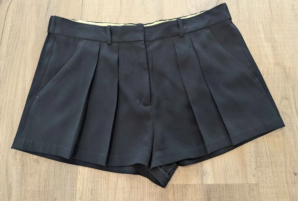 Aritzia Wilfred Black Pleated Tailored Shorts High Rise Dressy - photo 2