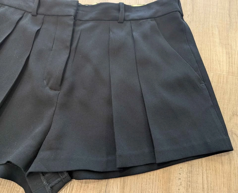 Aritzia Wilfred Black Pleated Tailored Shorts High Rise Dressy - photo 3