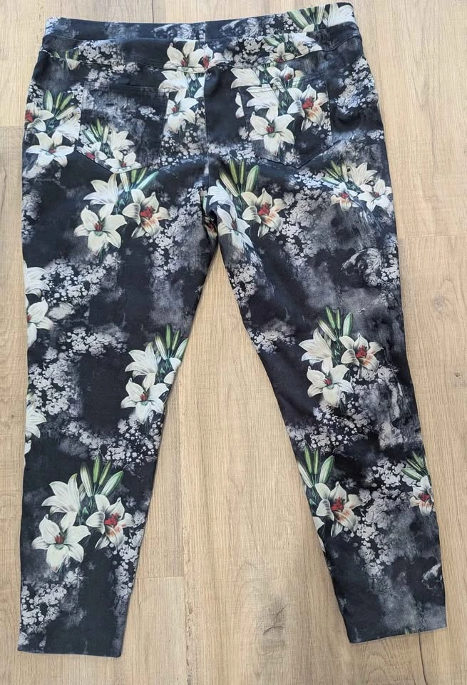 Joseph Ribkoff Floral Pants Size 22 - photo 2
