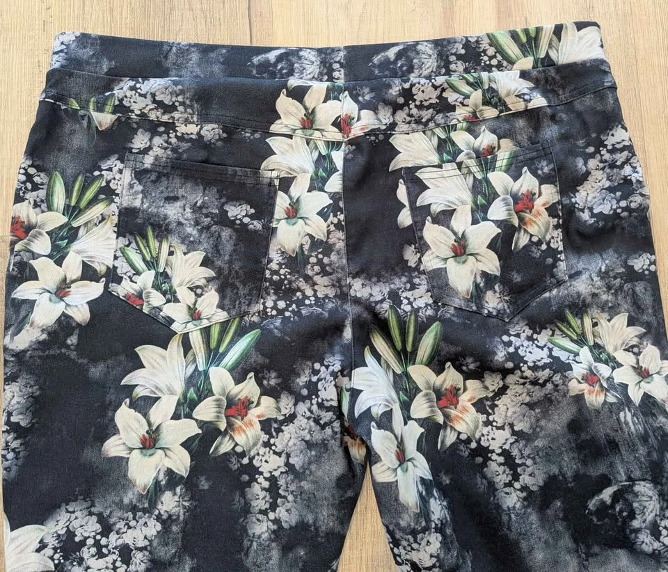 Joseph Ribkoff Floral Pants Size 22 - photo 3