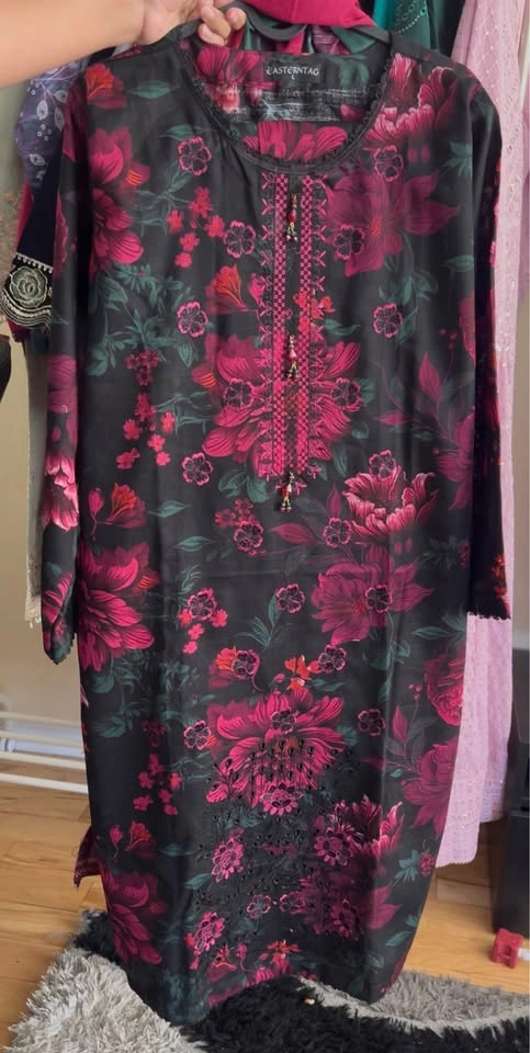 Beautiful Embroidered light khadder 3 pcs suit - photo 2