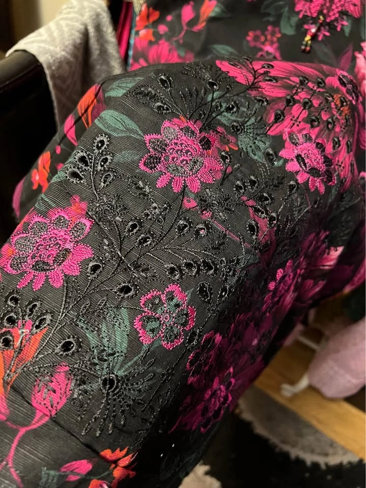 Beautiful Embroidered light khadder 3 pcs suit - photo 5
