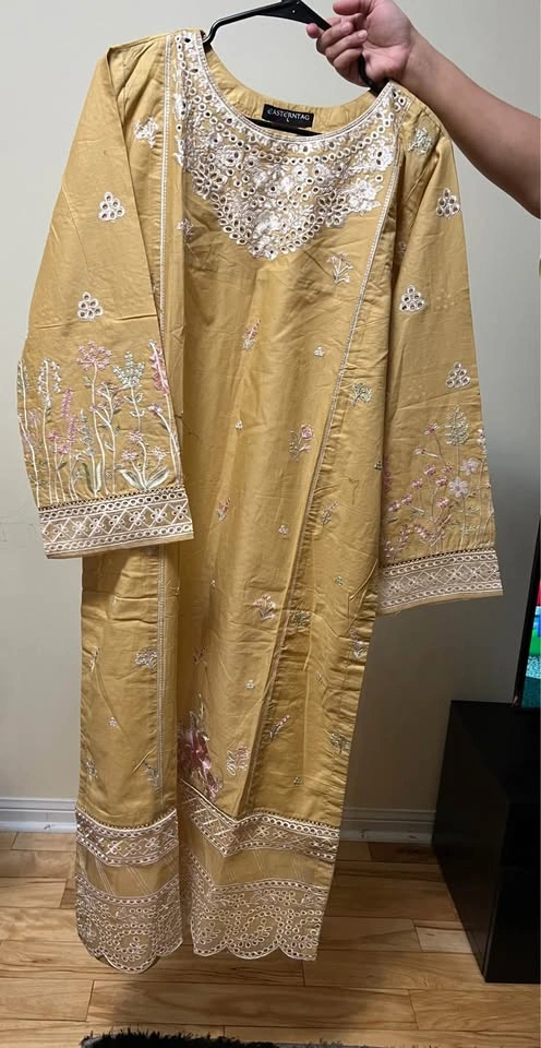 Beautiful Chickenkari Embroidered Shirt and Trousers - photo 4