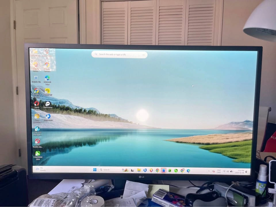 LG 32” Computer Monitor