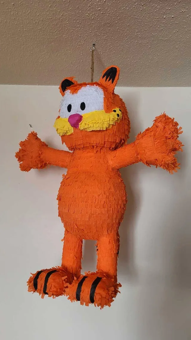 Garfield Piñata thumbnail