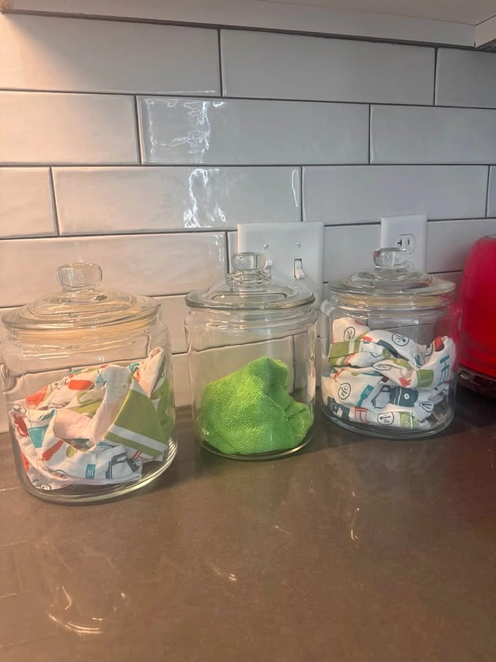 3 GLASS STORAGE JARS WITH LIDS