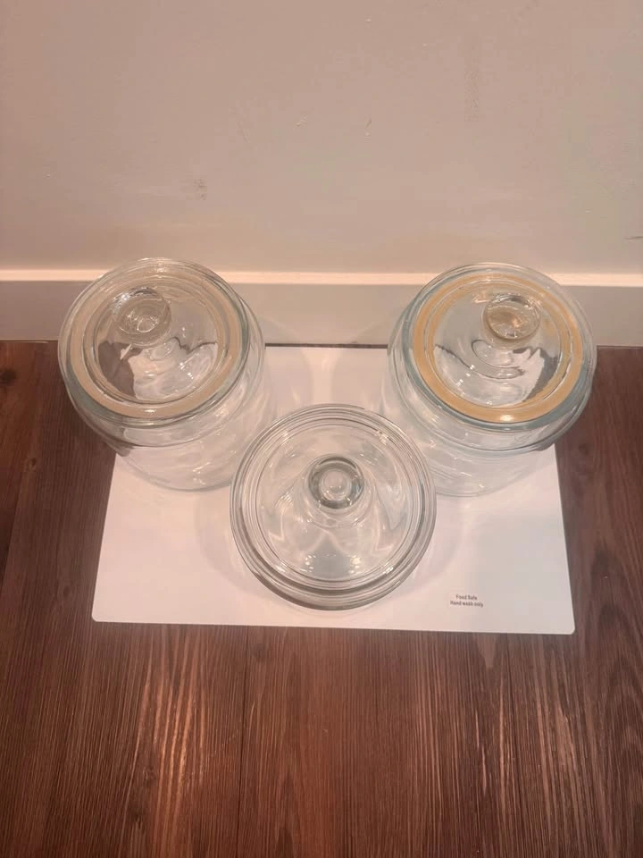 3 GLASS STORAGE JARS WITH LIDS - photo 2