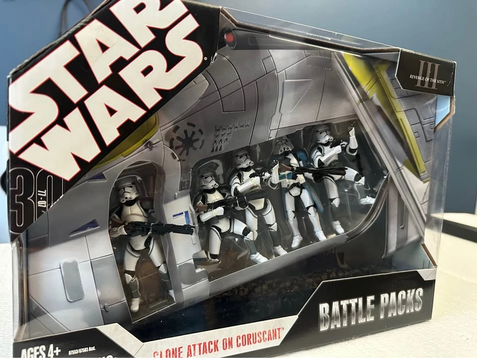 Star Wars 30th Anniversary Clone Attack on Coruscant Battle Pack - photo 3
