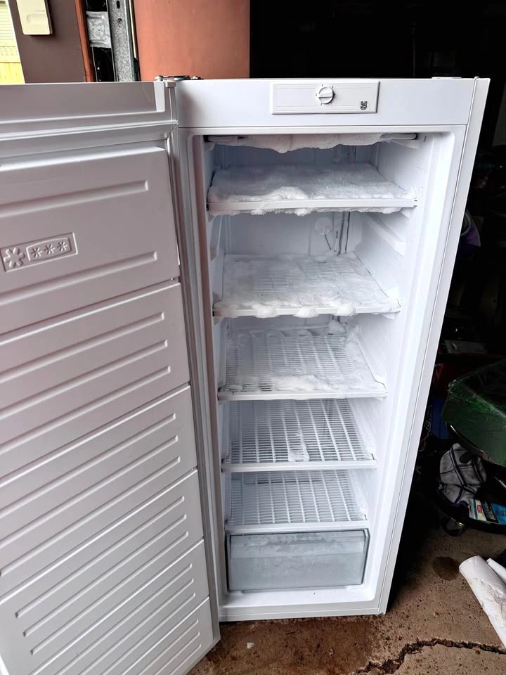Whirlpool 21 cu ft Upright Freezer