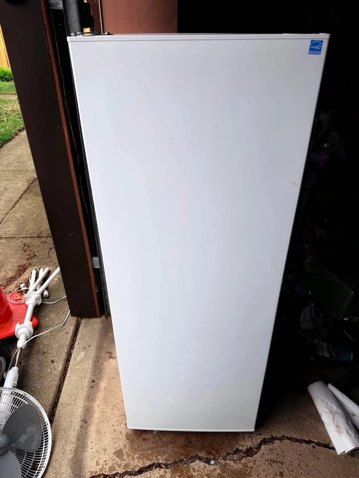 Whirlpool 21 cu ft Upright Freezer - photo 4