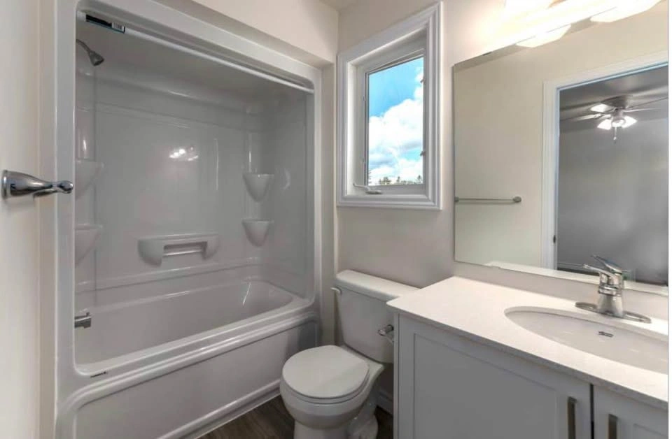 3 Beds 2.5 Baths - Townhouse - photo 2