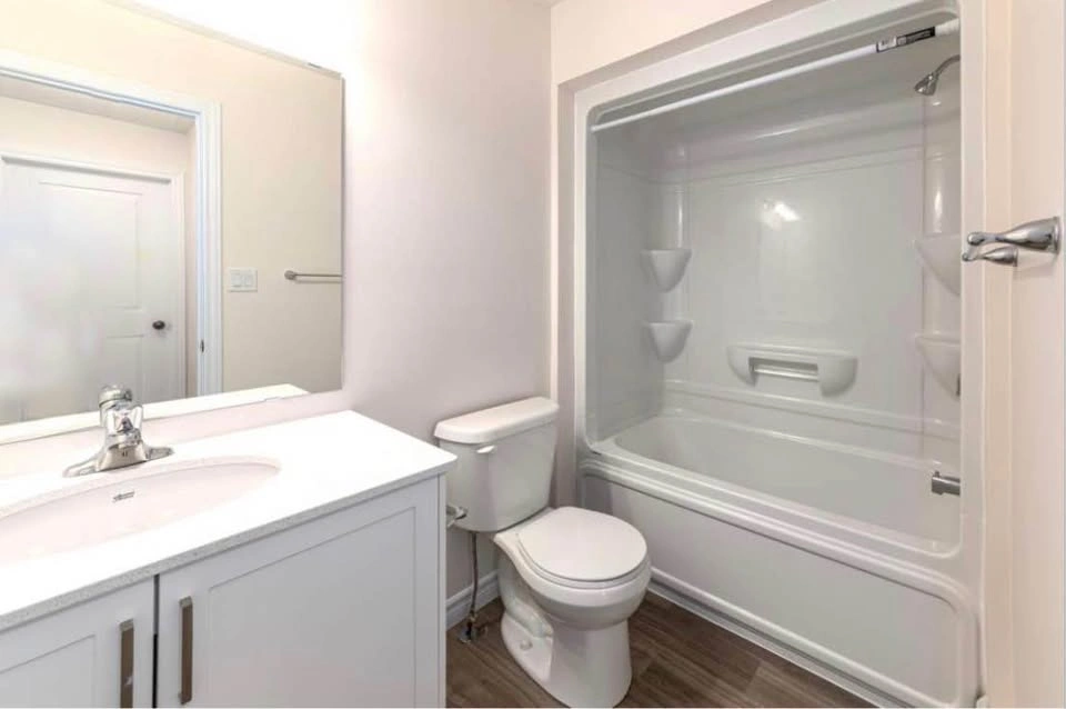 3 Beds 2.5 Baths - Townhouse - photo 4