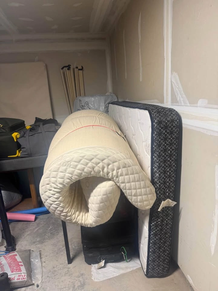 Furniture & Mattress Sale – Excellent Condition! - photo 3