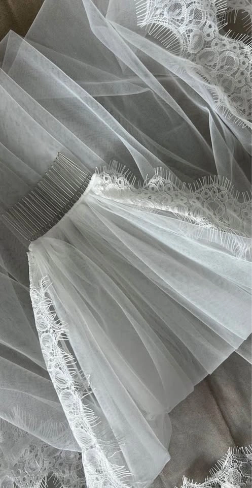 Lace Fingertip Veil Soft White / Ivory - photo 4