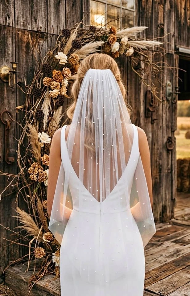 Waist Length Pearl Veil soft white / ivory
