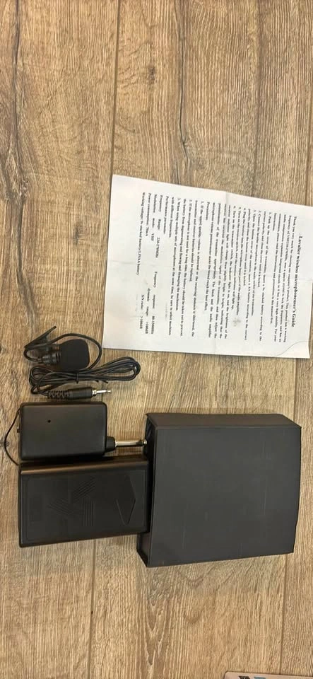 VHF Wireless Lavalier Microphone System - Works Great