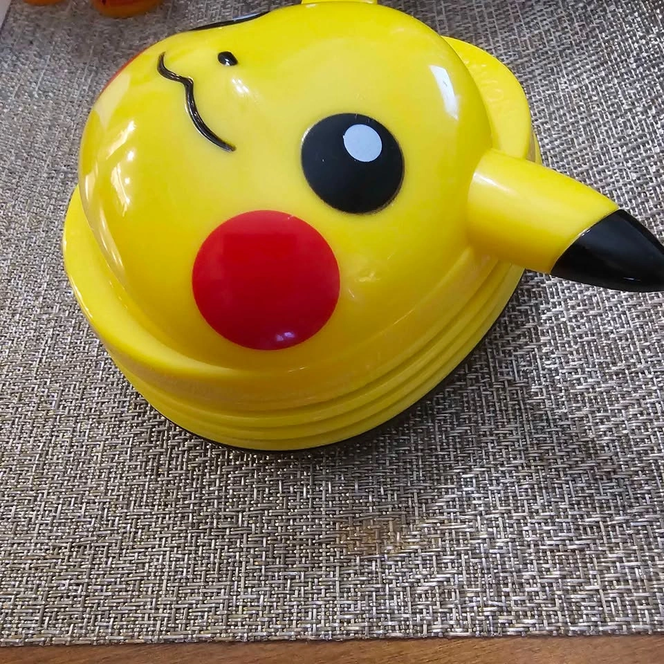 Small Pokémon tabletop vacuum - photo 2