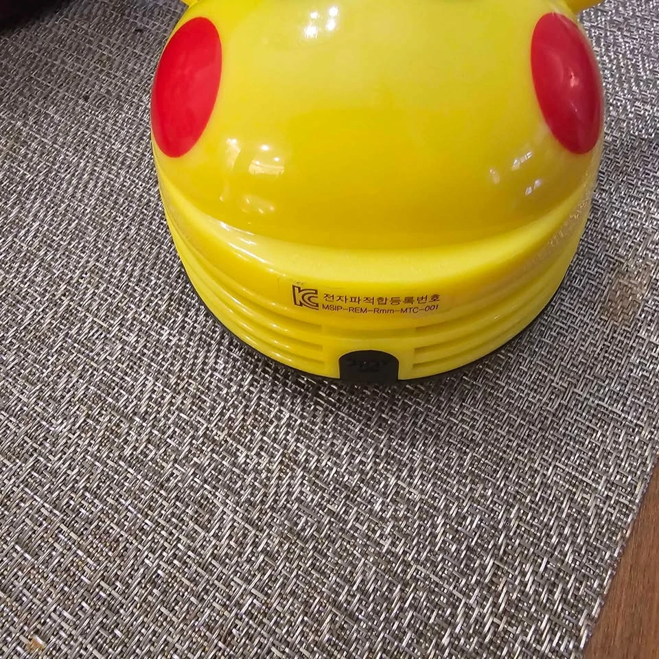 Small Pokémon tabletop vacuum - photo 3