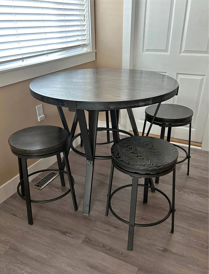 42” Round High-Top Table Set w/ Stools