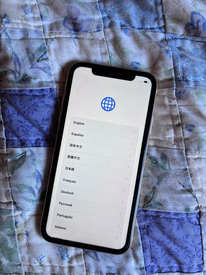 iPhone XR Yellow - photo 4